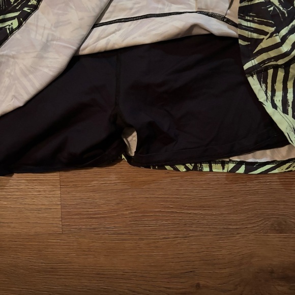 Dina Jo Fitwear Tropical Leaf Print Skort - Picture 4 of 5